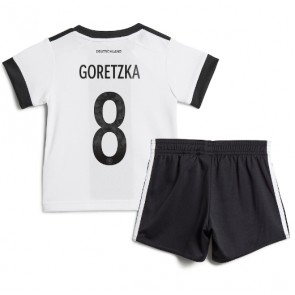 Njemačka Leon Goretzka #8 Domaci Dres za Dječji SP 2022 Kratak Rukavima (+ kratke hlače)